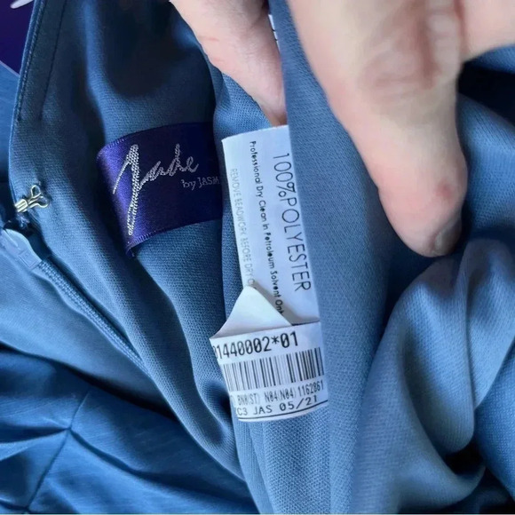 ~Jade by Jasmine~ Bridal Gown - Size 4 - Picture 6 of 13